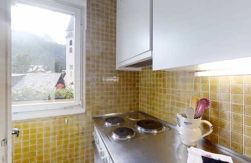 Silvaplana Apartment | Centrally located 3-room flat on the 3rd floor with gallery, approx.