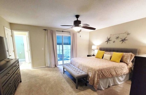 Gainesville House | Centrally Located 4 Bedroom Townhouse- Sleeps 10