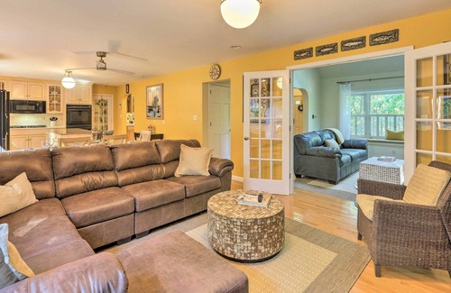 Stroudsburg House | Centrally Located Abode < 7 Mi to Camelback Resort
