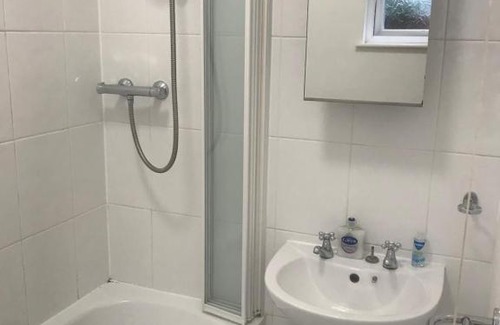 Shaftesbury Apartment | Centrally located boutique garden flat