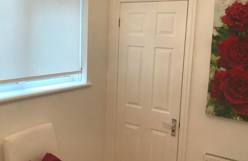 Shaftesbury Apartment | Centrally located boutique garden flat