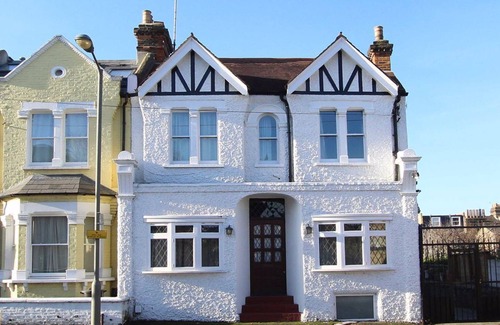 Shaftesbury Apartment | Centrally located Garden Flat