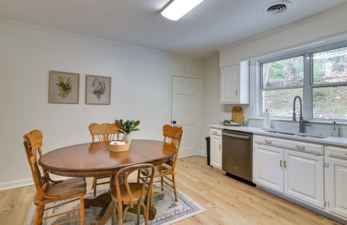 Oxford House | Centrally Located Home ~ Steps to Oxford Square!
