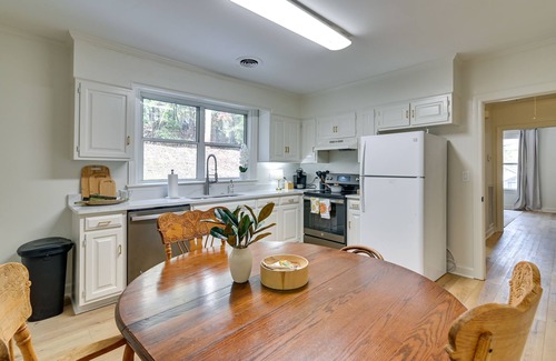 Oxford House | Centrally Located Home ~ Steps to Oxford Square!