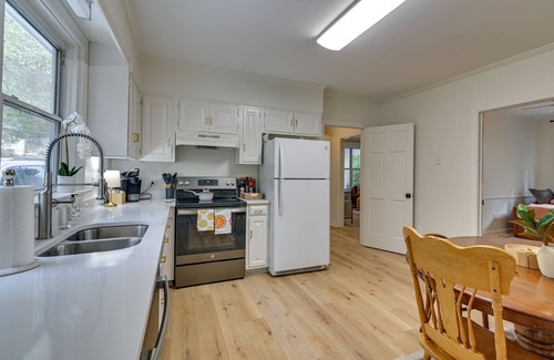 Oxford House | Centrally Located Home ~ Steps to Oxford Square!