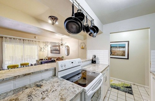Tarrytown Condo | Centrally Located in Historic Tarrytown