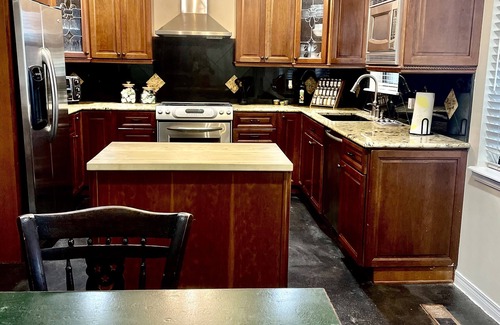 South Tulsa House | Centrally Located, La Bella , is a well appointed home in a quiet neighborhood