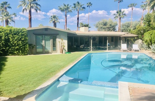 Tahquitz River Estates House | Centrally Located Mid Century Classic With Fantastic Views and Private Setting