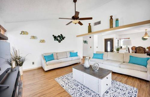 Paradise House | Centrally located Spacious Vacation Hom 13 m strip