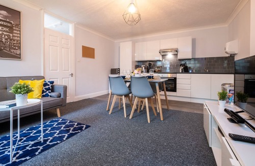 Hove Apartment | Centre of Brighton and Hove near beach Brunswick by 9S Living