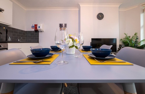 Hove Apartment | Centre of Brighton and Hove near beach Brunswick by 9S Living
