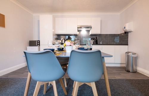 Hove Apartment | Centre of Brighton and Hove near beach Brunswick by 9S Living
