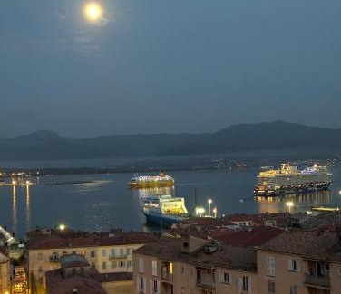 Ajaccio Apartment | Centre ville avec vue magnifique sur le golfe d'Ajaccio; parking privé.