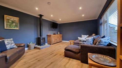 Heacham House | Certa Cito Exceptionally Large 4 Bedroom Bungalow and Garden Near The Beach