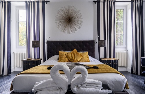 Saint-Etienne-de-Saint-Geoirs House | Château Des Ayes