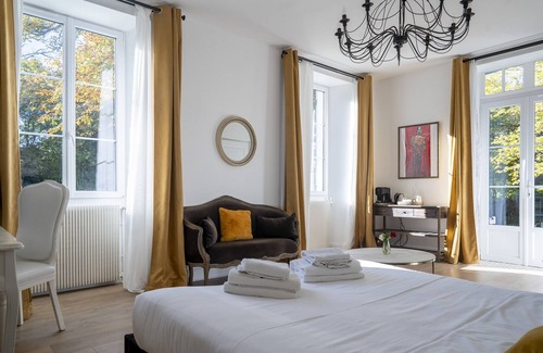 Saint-Etienne-de-Saint-Geoirs House | Château Des Ayes