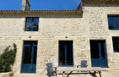 Echire House | Château des Loups - Les Cyprès