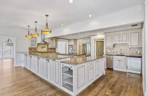 Acworth House | Château Resort on Lake w/Saltwater Pool + HotTub