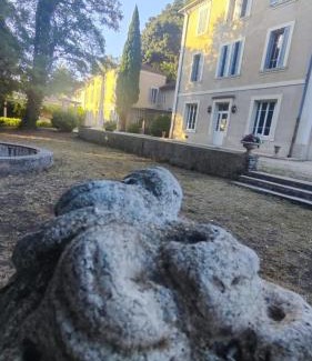 Loriol-du-Comtat Bed & Breakfast | Château Sainte BARBE