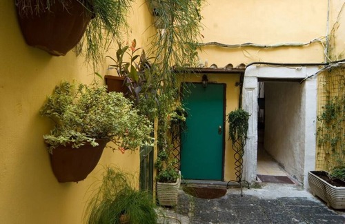 Rione Duomo House | Chèz Lumière in the historic center