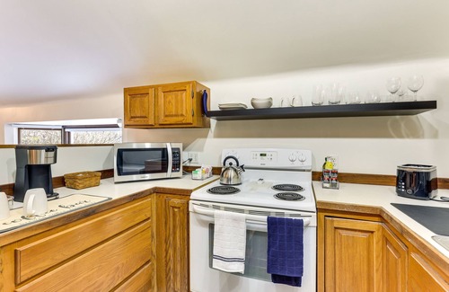 Wayland House | Chagrin Falls Home ~ 2 Mi to Town!