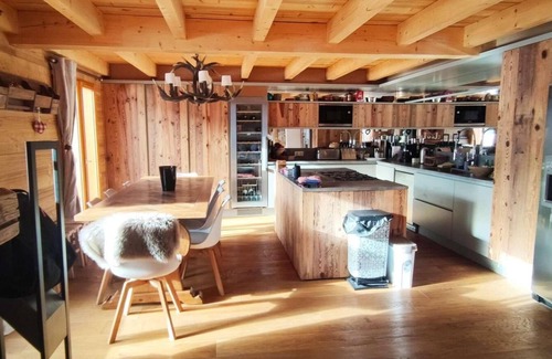 Isola Ski Chalet | Chalet, 100m from ski slopes, 2nd floor, view panoramic/ski slopes/mountain, terrace