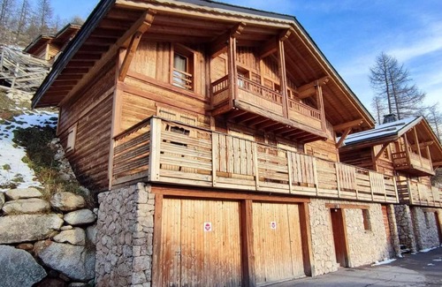 Isola Ski Chalet | Chalet, 100m from ski slopes, 2nd floor, view panoramic/ski slopes/mountain, terrace