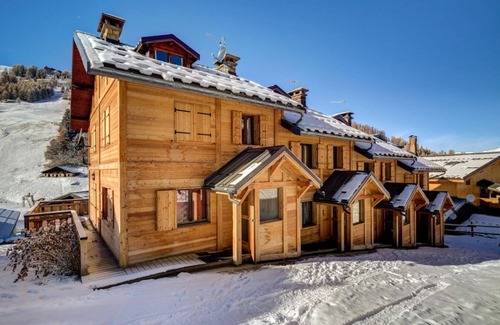 Plagne 1800 Ski Chalet | Chalet, 200m from ski slopes, 2nd floor, balcony, tv, ski locker, 150m², La Plagne