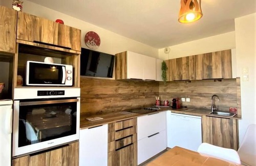 La Joue du Loup Ski Chalet | Chalet, 350m from ski slopes, view mountain, fitness, terrace, parking, tv, ski locker, 43m²