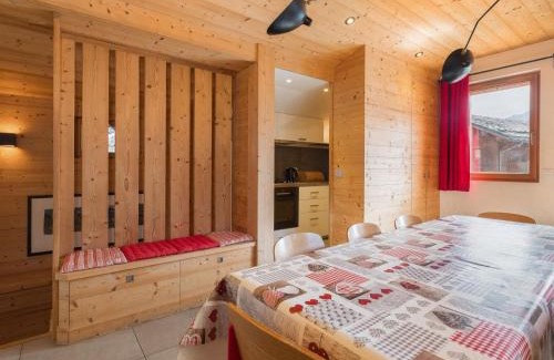 Meribel Village Apartment | Chalet 4 chambres avec salles de bain privées, près des pistes et commerces - FR-1-566-67