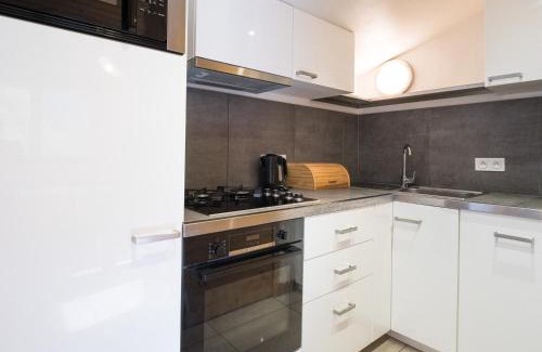 Meribel Village Apartment | Chalet 4 chambres avec salles de bain privées, près des pistes et commerces - FR-1-566-67