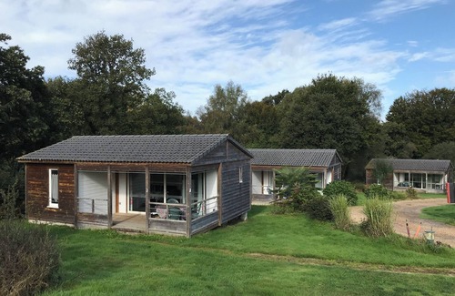 Kernascleden Ski Chalet | Chalet 4 Personnes Dans Camping Avec Piscine Couverte et Chauffée