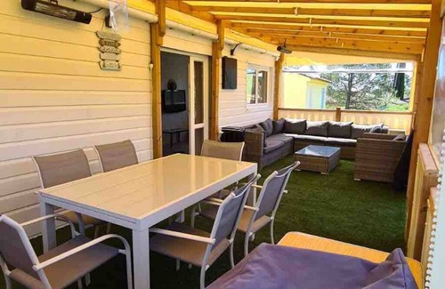Puget-sur-Argens Ski Chalet | Chalet 6/8 sleeps in Camping Oasis 5