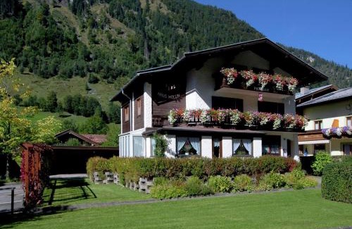 Fusch an der Grossglocknerstrasse House | Chalet in Fusch near Ski Lift and Lake