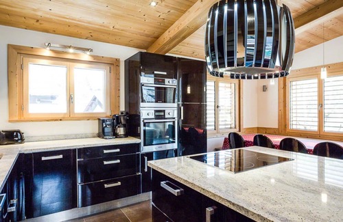 Les Houches Ski Chalet | Chalet Base Camp - Walking distance to ski lifts