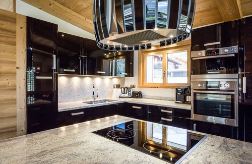 Les Houches Ski Chalet | Chalet Base Camp - Walking distance to ski lifts