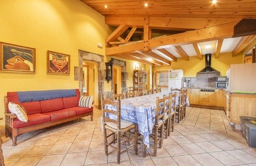 Casserres House | Chalet 'Cal Viudet' with Mountain View, Private Pool and Wi-Fi
