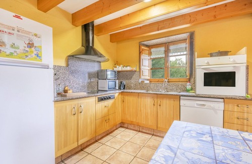 Casserres House | Chalet 'Cal Viudet' with Mountain View, Private Pool and Wi-Fi