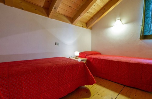 Sarnonico Ski Chalet | Chalet "Camping Park Dolomiti Village" with Mountain View, Shared Pool & Wi-Fi