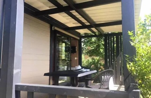 Rosans Ski Chalet | Chalet Comfort "Noumea" + CLIM 25m2 - (Modell 2) 2 Schlafzimmer + 12m2 überdachte Terrasse + TV 5 Personen