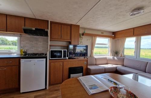 Julianadorp Ski Chalet | Chalet 'Como La Flor' Julianadorp Flowerfields Overview! 'Airconditioning'