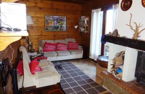Arette Ski Chalet | Chalet cosy à Arette avec cheminée, terrasse, et tout confort pour 6 personnes - FR-1-602-80