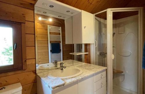 Saint-Bonnet-Troncais Apartment | Chalet cosy avec vue nature, idéal pour activités en plein air - FR-1-489-445