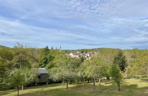 Saint-Bonnet-Troncais Apartment | Chalet cosy avec vue nature, idéal pour activités en plein air - FR-1-489-445