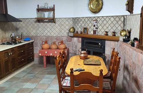 Guadix Ski Chalet | Chalet Cueva de Manuel with Mountain View, Garden & Whirlpool