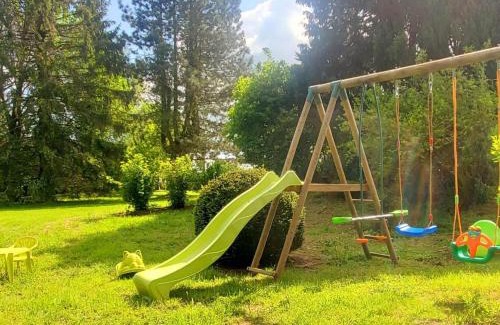 Floyon House | Chalet en Bois Confortable avec Spa Extérieur, Terrasse et Grand Jardin - FR-1-510-198