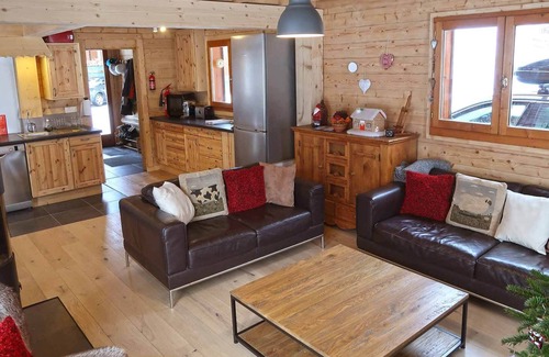 La Chapelle-d'Abondance Ski Chalet | Chalet Louis ground floor 1 bedroom open plan chalet that sleeps 2