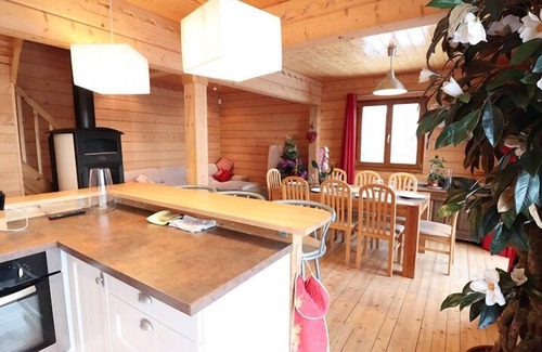 Saint-Jacques-des-Blats Ski Chalet | Chalet mountain view