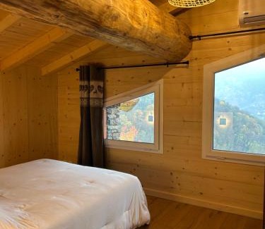 Saint-Michel-de-Maurienne Ski Chalet | Chalet des balcons