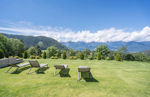 Salonetto Ski Chalet | Chalet "Gasserhof - B" with Mountain View, Garden & Wi-Fi